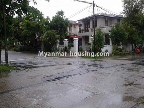 缅甸房地产 - 出售物件 - No.3127 - Landed house for sale in FMI, Hlaing Thar Yar! - road and house view