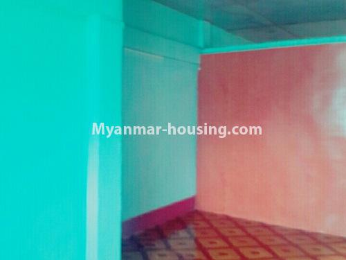 缅甸房地产 - 出售物件 - No.3129 - Apartment for slae near Kandaw Gyi Lake, Tarmway! - inside view