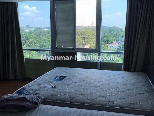 缅甸房地产 - 出售物件 - No.3131 - A Good Condominium for Sale in Ahlone. - bed room with Shwe Dagon View