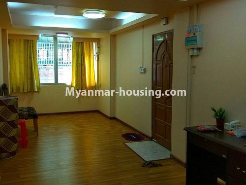 မြန်မာအိမ်ခြံမြေ - ရောင်းမည် property - No.3134 - ဗိုလ်တစ်ထောင်တွင် ကွန်ဒိုတိုက်ခန်း ရောင်းရန်ရှိသည်။  - living room