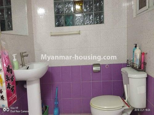 မြန်မာအိမ်ခြံမြေ - ရောင်းမည် property - No.3161 - ကမာရွတ်တွင် တိုက်ခန်း နှစ်လွှာ ရောင်းရန်ရှိသည်။ - bathroom 1