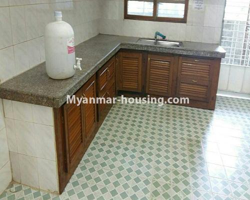 မြန်မာအိမ်ခြံမြေ - ရောင်းမည် property - No.3164 - ဗဟန်းတွင် မြေညီထပ် ငှားရန်ရှိသည်။ - kitchen view