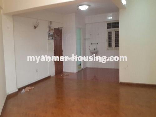 မြန်မာအိမ်ခြံမြေ - ရောင်းမည် property - No.3184 - လှိုင်ကန်ရိပ်မွန်ကွန်ဒိုတွင် အခန်းရောင်းရန် ရှိသည်။ - living room