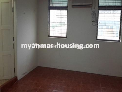 မြန်မာအိမ်ခြံမြေ - ရောင်းမည် property - No.3184 - လှိုင်ကန်ရိပ်မွန်ကွန်ဒိုတွင် အခန်းရောင်းရန် ရှိသည်။ - master bedroom 1