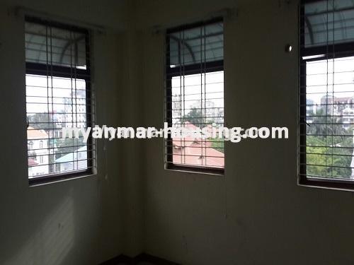 မြန်မာအိမ်ခြံမြေ - ရောင်းမည် property - No.3184 - လှိုင်ကန်ရိပ်မွန်ကွန်ဒိုတွင် အခန်းရောင်းရန် ရှိသည်။ - single bedroom 2