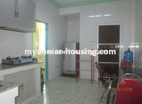 မြန်မာအိမ်ခြံမြေ - ရောင်းမည် property - No.3186 - ကမာရွတ် မိုးစန္ဒာကွန်ဒိုတွင် အခန်းရောင်းရန် ရှိသည်။ - kitchen