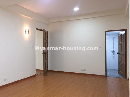 မြန်မာအိမ်ခြံမြေ - ရောင်းမည် property - No.3192 - လှိုင်တွင် ကွန်ဒိုခန်းသစ် ရောင်းရန်ရှိသည်။  - master bedroom 1