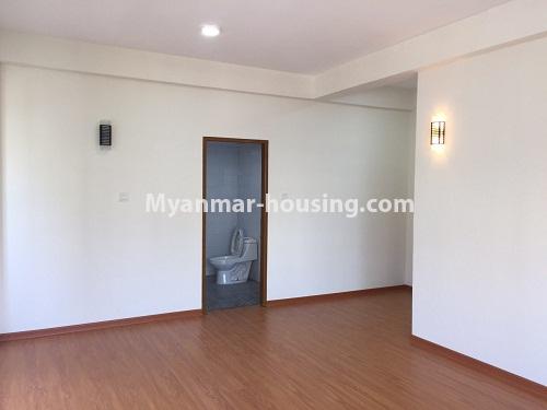 မြန်မာအိမ်ခြံမြေ - ရောင်းမည် property - No.3192 - လှိုင်တွင် ကွန်ဒိုခန်းသစ် ရောင်းရန်ရှိသည်။  - master bedroom 2