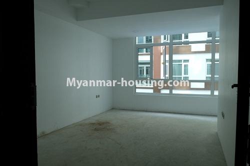 မြန်မာအိမ်ခြံမြေ - ရောင်းမည် property - No.3196 - လှိုင်တွင် ကွန်ဒိုခန်း အသစ်ငှားရန် ရှိသည်။ - bedroom 1