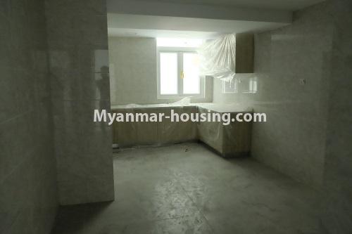 မြန်မာအိမ်ခြံမြေ - ရောင်းမည် property - No.3196 - လှိုင်တွင် ကွန်ဒိုခန်း အသစ်ငှားရန် ရှိသည်။ - kitchen