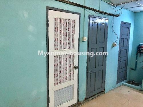 ミャンマー不動産 - 売り物件 - No.3218 - Apartment for sale in Botahtaung! - bathroom, toilet doors