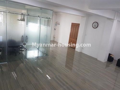 မြန်မာအိမ်ခြံမြေ - ရောင်းမည် property - No.3223 - ဗိုလ်တစ်ထောင်တွင် ကွန်ဒိုခန်းသစ် ရောင်းရန်ရှိသည်။  - living room