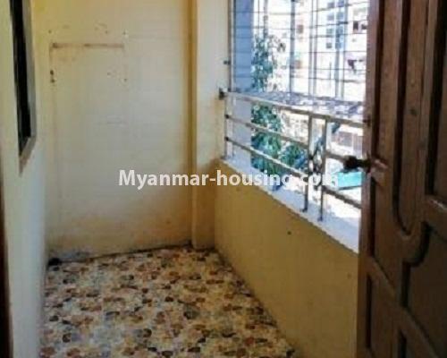 မြန်မာအိမ်ခြံမြေ - ရောင်းမည် property - No.3236 - သာကေတတွင် တိုက်ခန်းရောင်းရန်ရှိသည်။  - balcony