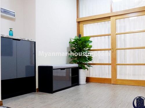 မြန်မာအိမ်ခြံမြေ - ရောင်းမည် property - No.3244 - လှိုင်မြို့နယ် လမင်း အဆင်မြင့်ကွန်ဒိုတွင် အခန်းရောင်းရန် ရှိသည်။  - living room area