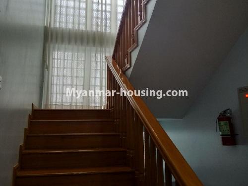 မြန်မာအိမ်ခြံမြေ - ရောင်းမည် property - No.3246 - သန်လျင်တွင် လုံးချင်းရောင်းရန် ရှိသည်။ - stairs view