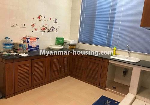 မြန်မာအိမ်ခြံမြေ - ရောင်းမည် property - No.3250 - ဗဟန်း ပုလဲကွန်ဒိုတွင် အခန်းရောင်းရန် ရှိသည်။ - Kitchen