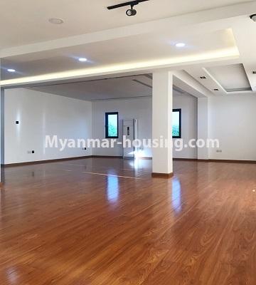 မြန်မာအိမ်ခြံမြေ - ရောင်းမည် property - No.3271 - မြောက်ဒဂုံတွင် အဆင့်မြင့်ပြင်ဆင်ပြီး လုံးချင်းရောင်းရန်ရှိသည်။ - second floor living room