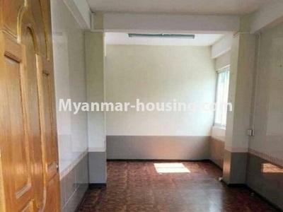 မြန်မာအိမ်ခြံမြေ - ရောင်းမည် property - No.3291 - သာကေတတွင် တိုက်ခန်းသစ်ရောင်းရန်ရှိသည်။ - 
