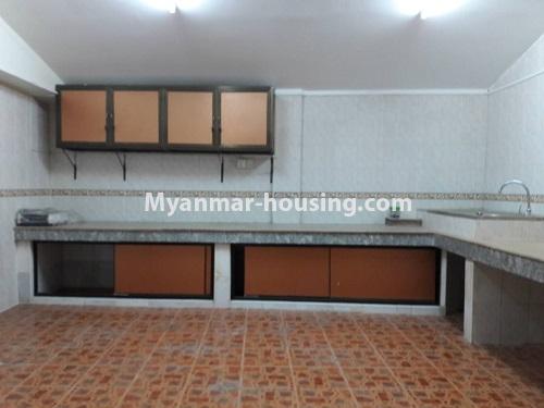 မြန်မာအိမ်ခြံမြေ - ရောင်းမည် property - No.3316 - မြောက်ဥက္ကလာတွင် နှစ်ထပ်အိပ်ရောင်းရန်ရှိသည်။  - kitchen view