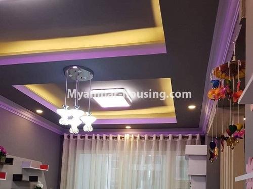 缅甸房地产 - 出售物件 - No.3324 - Ayar Chan Thar condominium room for sale in Dagon Seikkan! - living room ceiling view