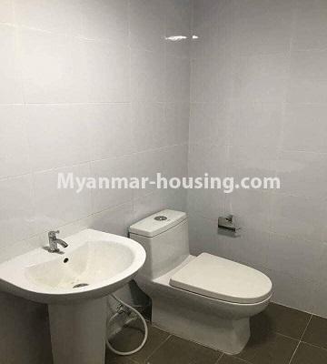 缅甸房地产 - 出售物件 - No.3325 - Standard River View Point Condo room for sale in Ahlone! - master bedroom bathroom