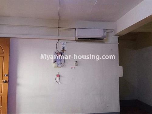 缅甸房地产 - 出售物件 - No.3327 - Apartment for sale in Sanchaung! - living room air-conditioner 