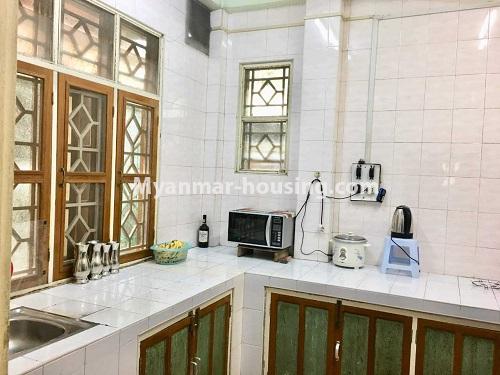 မြန်မာအိမ်ခြံမြေ - ရောင်းမည် property - No.3328 - ရန်ကင်း တိတ်ဆိတ်ငြိမ်သက်၍ အေးချမ်းသောနေရာတွင် နှစ်ထပ်လုံးချင်းအိမ် ရောင်းရန်ရှိသည်။ - kitchen