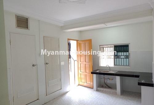 မြန်မာအိမ်ခြံမြေ - ရောင်းမည် property - No.3336 - စမ်းချောင်းတွင် ပြင်ဆင်ပြီး အလွှာနိမ့် တိုက်ခန်း ရောင်းရန်ရှိသည်။ - kitchen 