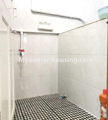 ミャンマー不動産 - 売り物件 - No.3337 - Decorated apartment room for sale near Gwa market, Sanchaung! - bathroom 