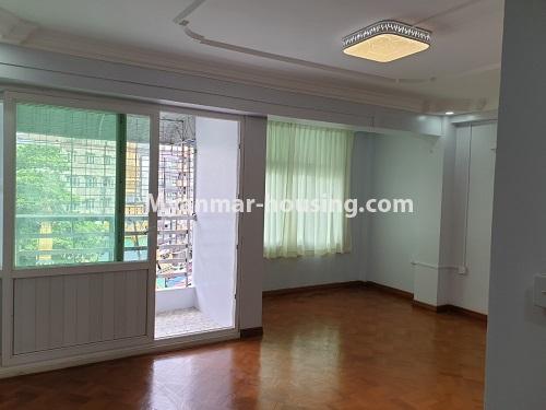 မြန်မာအိမ်ခြံမြေ - ရောင်းမည် property - No.3342 - စမ်းချောင်းတွင် ကွန်ဒိုခန်းသစ် ရောင်းရန်ရှိသည်။ - living room