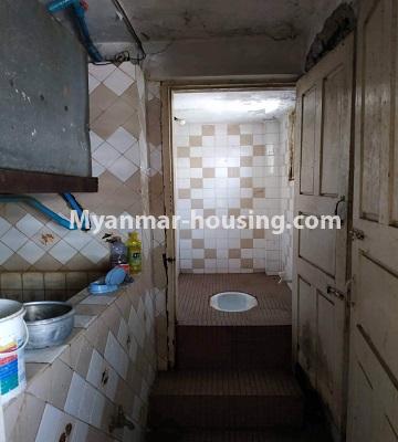ミャンマー不動産 - 売り物件 - No.3352 - Apartment for sale in Pazundaung! - bathroom and toilet