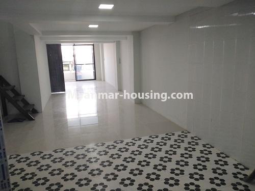 缅甸房地产 - 出售物件 - No.3369 - Decorated new condominium room for sale in the central of Yangon! - downstairs living room hall veiw