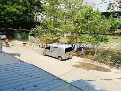 缅甸房地产 - 出售物件 - No.3371 - First floor apartment for sale in Thin Gan Gyun Township. - road view