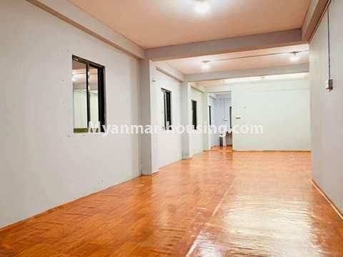 缅甸房地产 - 出售物件 - No.3379 - Ground floor for sale near Thamine Junction, Mayangone! - ground floor and carpet flooring veiw