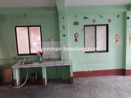 မြန်မာအိမ်ခြံမြေ - ရောင်းမည် property - No.3402 - လှိုင်တွင် ပထမထပ်ဟောခန်း ရောင်းရန်ရှိသည်။ - kitchen view