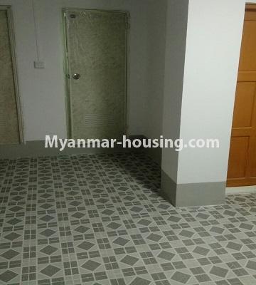 缅甸房地产 - 出售物件 - No.3404 - Decorated one bedroom apartment for sale in North Okkalapa! - bathroom and toilet view