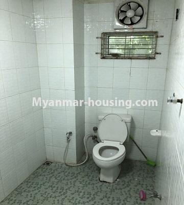 ミャンマー不動産 - 売り物件 - No.3406 - Aung Chan Thar Condominium room for sale in Kamaryut! - common toilet view