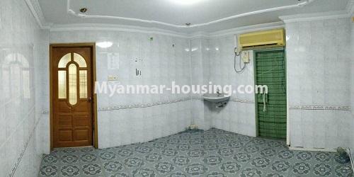缅甸房地产 - 出售物件 - No.3408 - Myaynigone DNH Tower room for sale in Sanchaung! - kitchen area