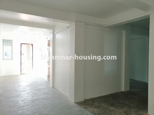 缅甸房地产 - 出售物件 - No.3416 - Mini condominium room for sale in Lanmadaw! - living room area