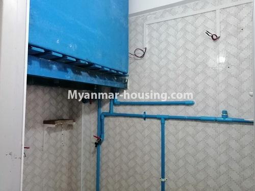 缅甸房地产 - 出售物件 - No.3416 - Mini condominium room for sale in Lanmadaw! - bathroom view
