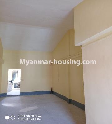 ミャンマー不動産 - 売り物件 - No.3425 - New building top floor for sale in Sanchaung! - front side hall view 