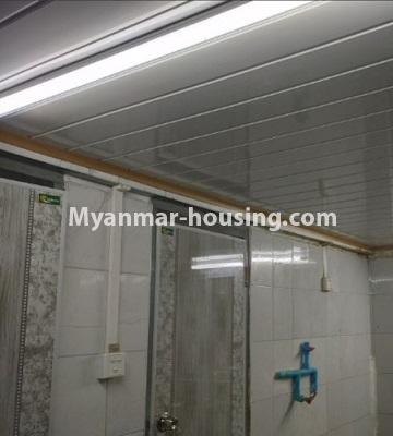 缅甸房地产 - 出售物件 - No.3435 - Ground floor with full attic for sale in Ahlone! - ground floor bathrom and toilet view