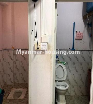ミャンマー不動産 - 売り物件 - No.3450 - Fourth Floor Apartment for sale in Thaketa! - bathroom and toilet view