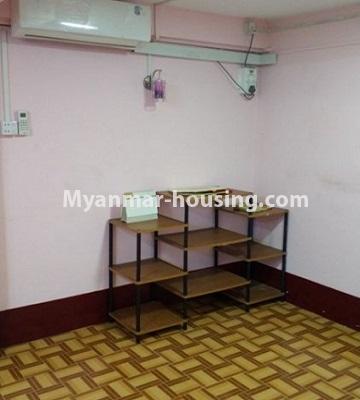 မြန်မာအိမ်ခြံမြေ - ရောင်းမည် property - No.3452 - သာကေတတွင် ပထမထပ် တိုက်ခန်းရောင်းရန် ရှိသည်။ - dining area view