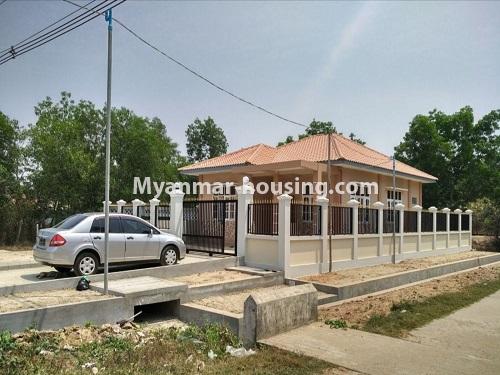 မြန်မာအိမ်ခြံမြေ - ရောင်းမည် property - No.3468 - သန်လျင်တွင် အသစ်စက်စက် တစ်ထပ်အိမ်တစ်လုံး ရောင်းရန်ရှိသည်။ - house and compound view
