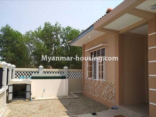 မြန်မာအိမ်ခြံမြေ - ရောင်းမည် property - No.3468 - သန်လျင်တွင် အသစ်စက်စက် တစ်ထပ်အိမ်တစ်လုံး ရောင်းရန်ရှိသည်။ - main entrace view