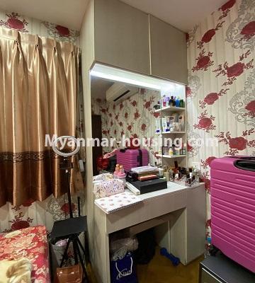 မြန်မာအိမ်ခြံမြေ - ရောင်းမည် property - No.3473 - ကမာရွတ်တွင် အိပ်ခန်းနှစ်ခန်းပါသော အပေါ်ဆုံးလွှာ ရောင်းရန် ရှိသည်။ - another bedroom view