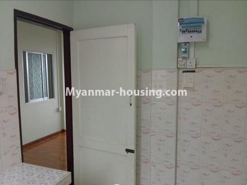 缅甸房地产 - 出售物件 - No.3486 - Fifth Floor Apartment For Sale in Shwe Keinnayi Housing, Thingan Gyun! - kitchen