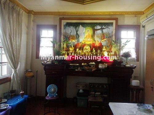 မြန်မာအိမ်ခြံမြေ - ရောင်းမည် property - No.3498 - ၇ မိုင်တွင် နှစ်ထပ်လုံးချင်းအိမ်တစ်လုံး ရောင်းရန်ရှိသည်။ - shrine room