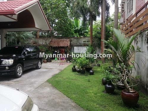 缅甸房地产 - 出售物件 - No.3499 - Landed House with a very central location for Sale in Kamaryut! - front yard